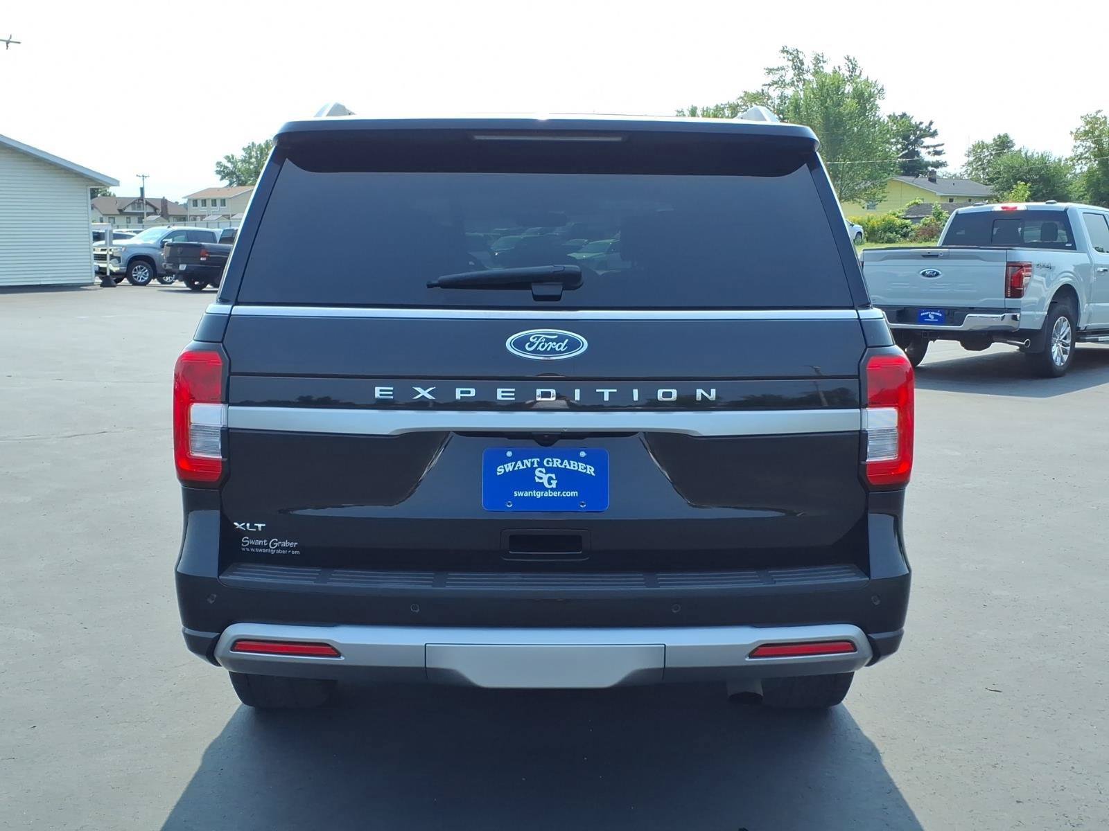 Used 2024 Ford Expedition XLT AWD/4WD image 5