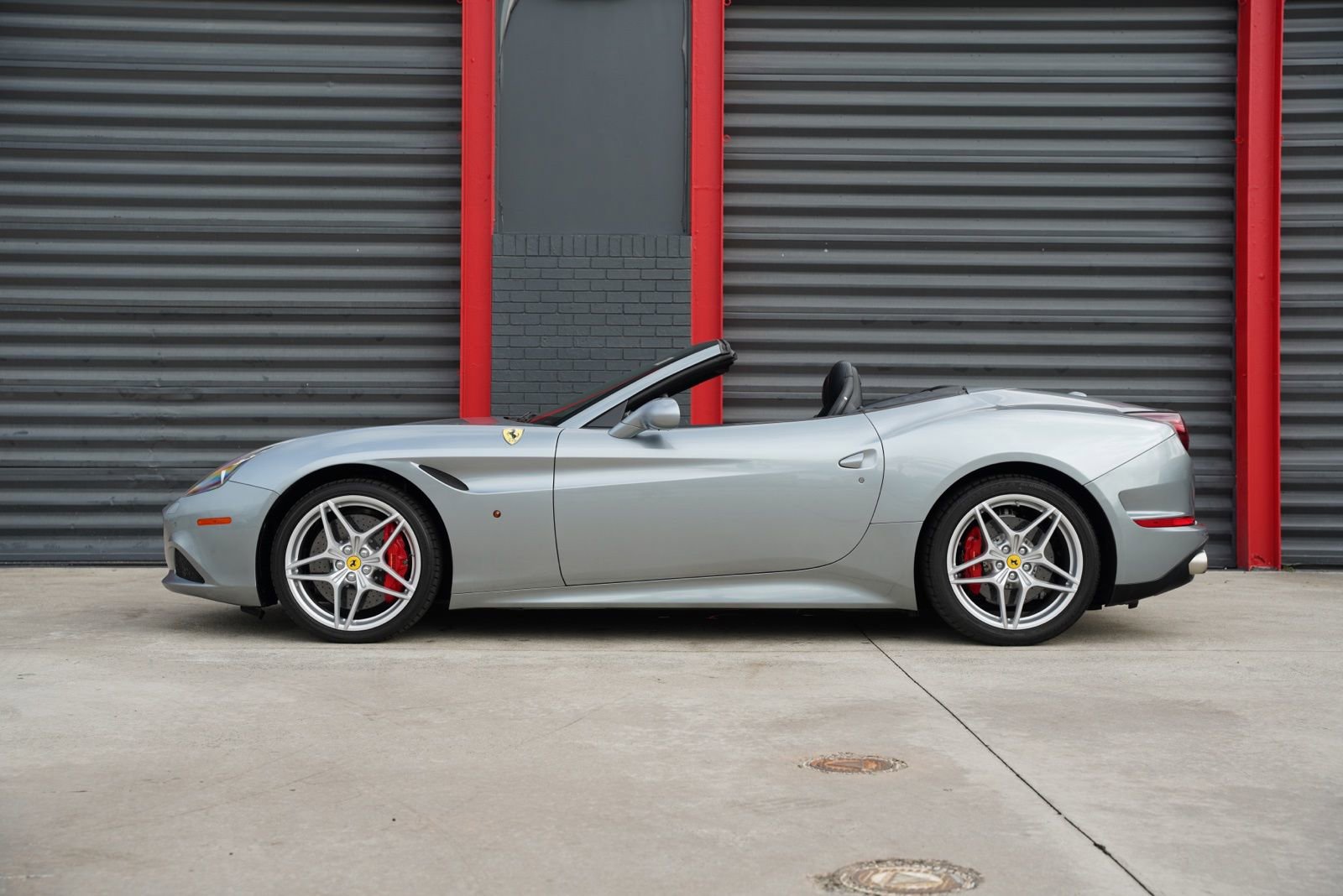 Used 2016 Ferrari California T image 4