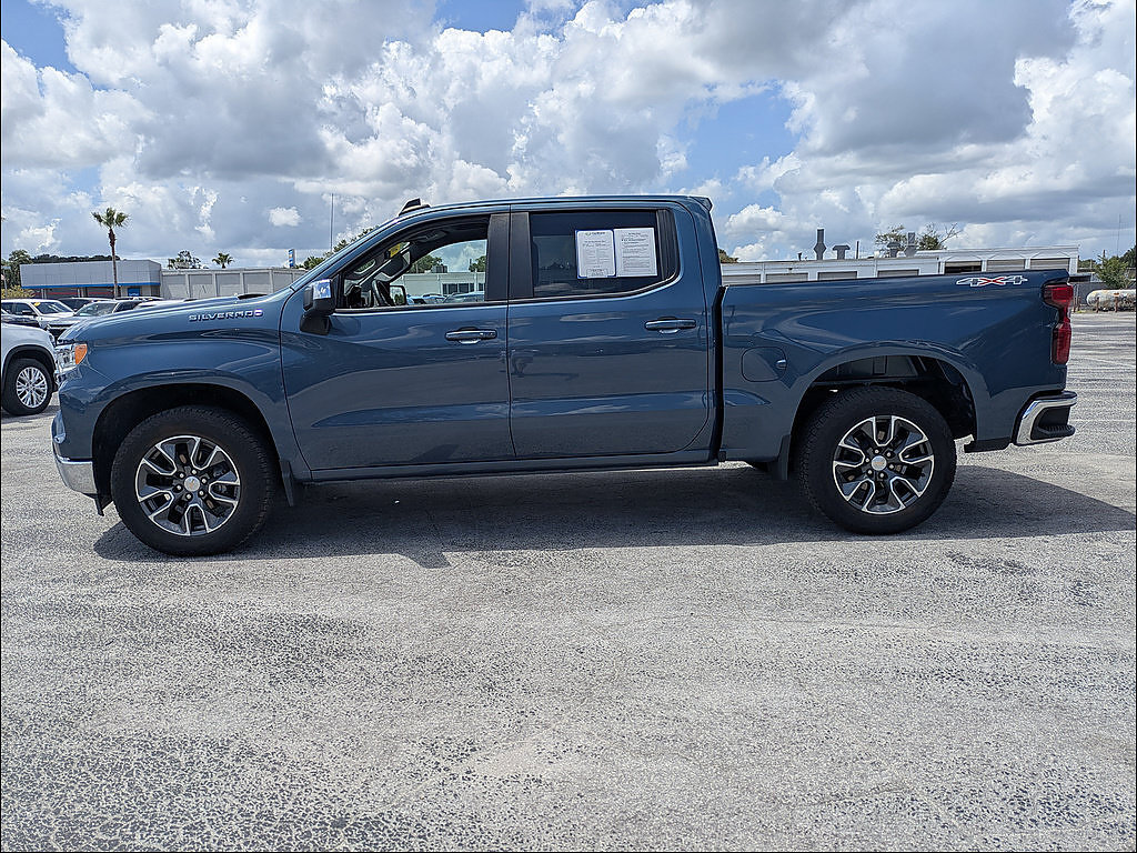 Used 2024 Chevrolet Silverado 1500 LT AWD/4WD image 4