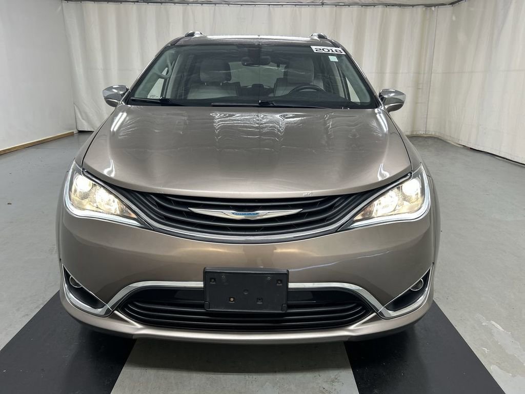 Used 2018 Chrysler Pacifica Limited FWD image 3