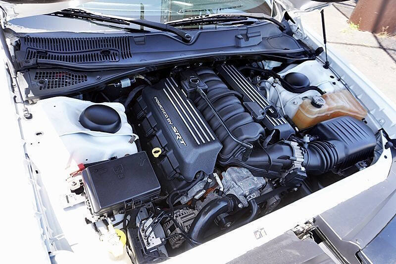 Used 2015 Dodge Challenger R/T Scat Pack w/ Scat Pack Appearance Package RWD image 36