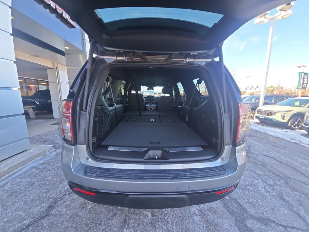Used 2023 Chevrolet Suburban RST image 18