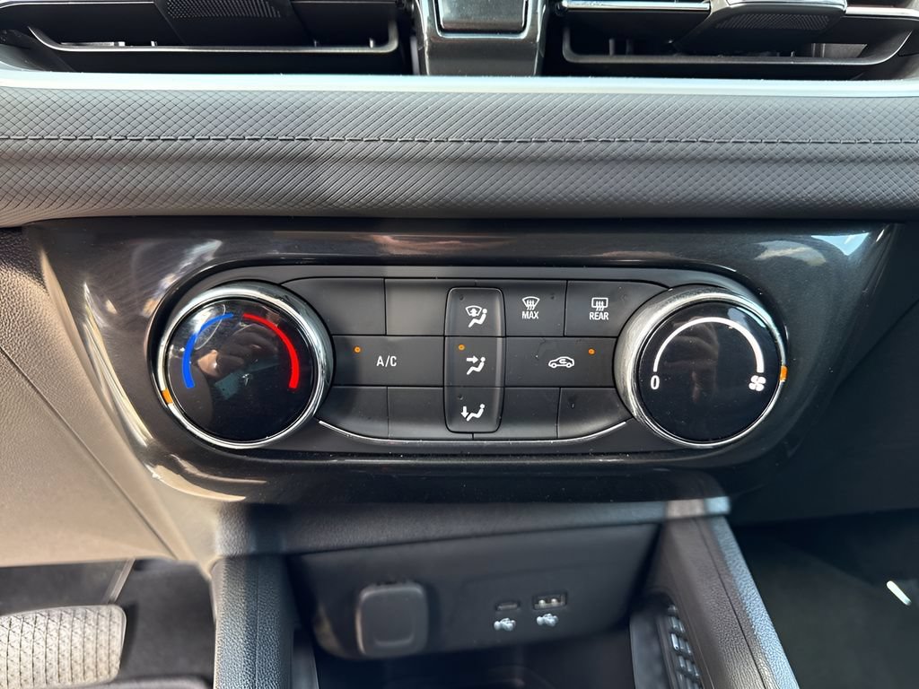 Used 2025 Chevrolet TrailBlazer LT AWD/4WD image 19