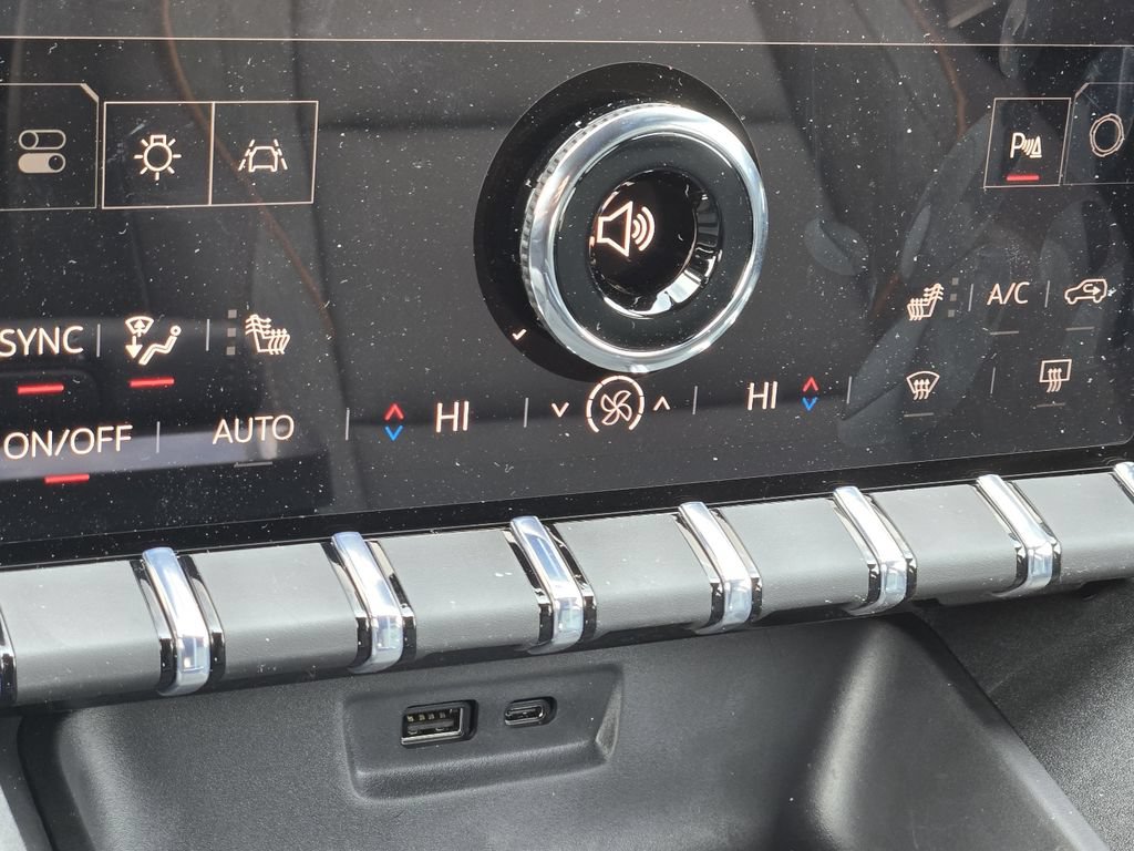 New 2026 GMC Terrain AT4 w/ Technology Package II AWD/4WD image 24