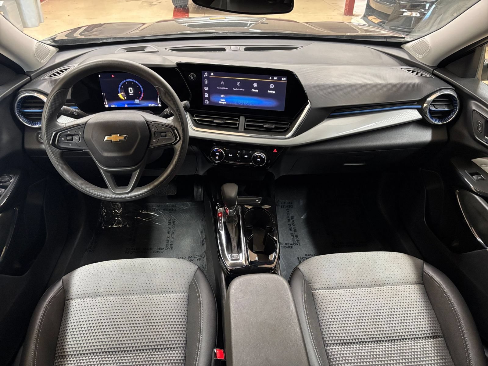 Used 2025 Chevrolet Trax LT FWD image 31