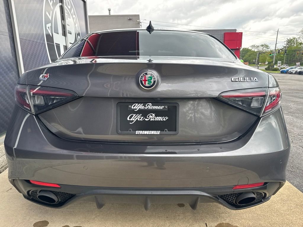 Used 2024 Alfa Romeo Giulia Veloce AWD/4WD image 10