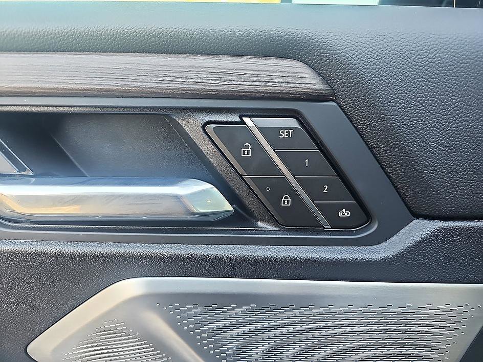 Used 2025 GMC Acadia Denali w/ Super Cruise Package image 10