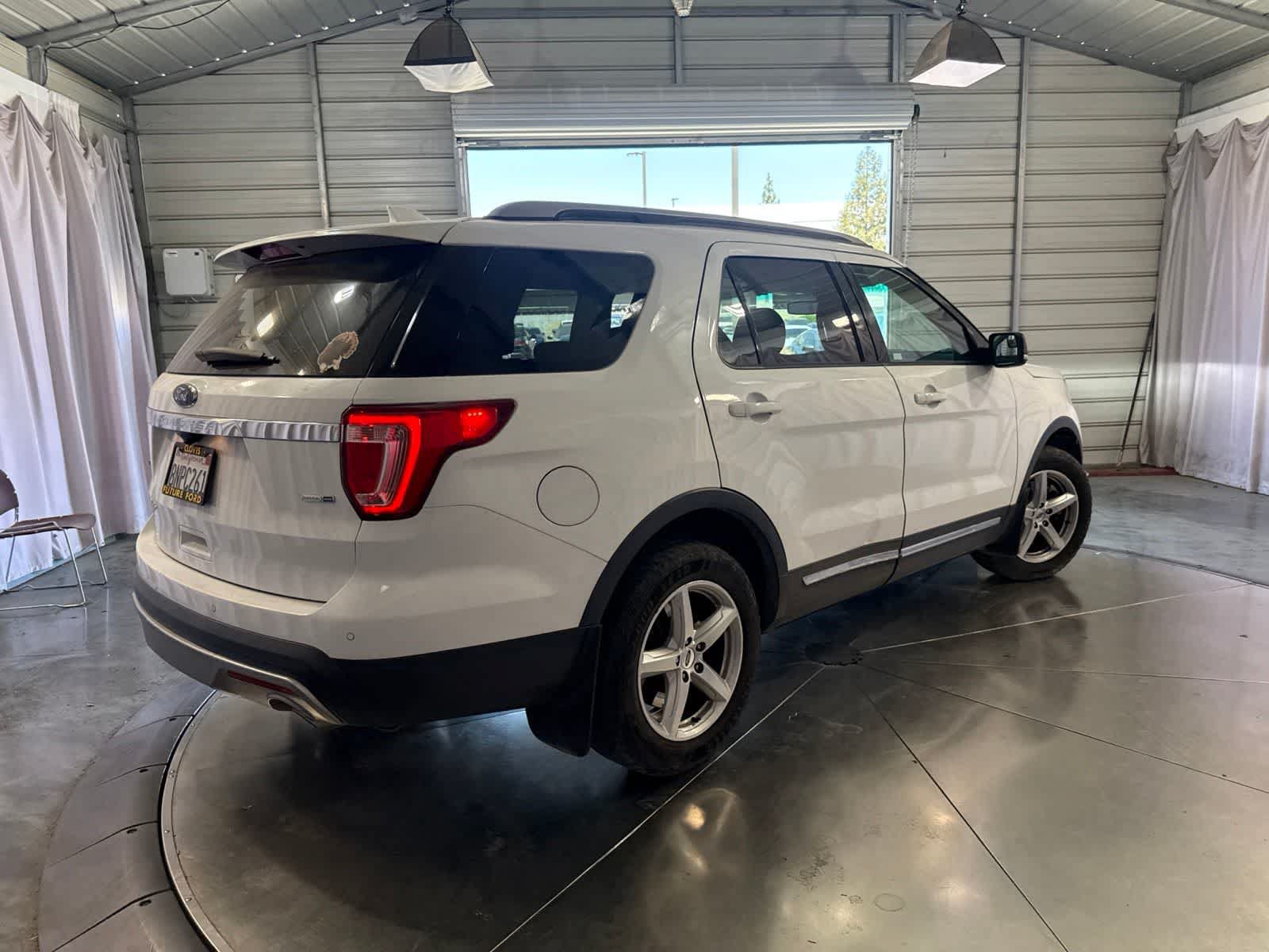 Used 2016 Ford Explorer XLT w/ Equipment Group 201A AWD/4WD image 5