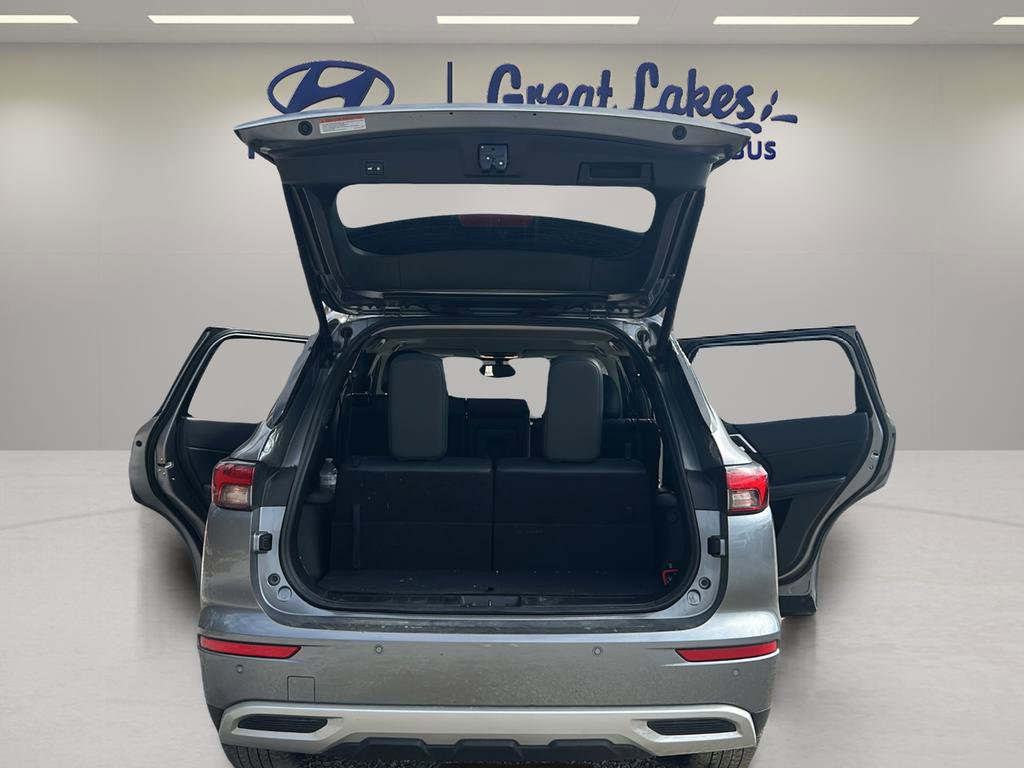 Used 2024 Mitsubishi Outlander SE image 10