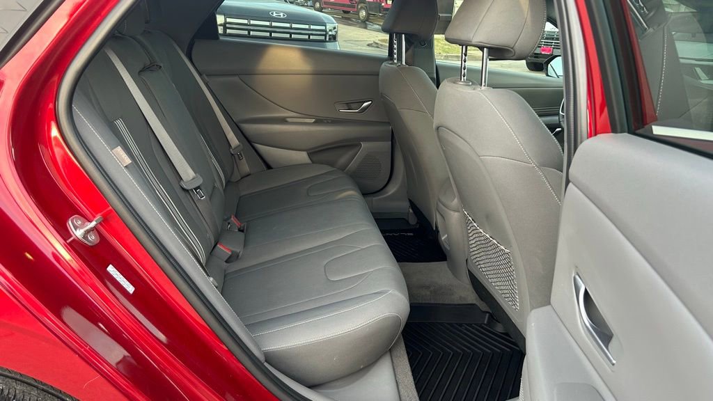 Used 2024 Hyundai Elantra SEL w/ Convenience Package image 22