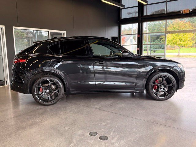 Used 2022 Alfa Romeo Stelvio Veloce AWD/4WD image 6