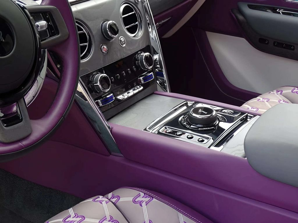 Certified 2025 Rolls-Royce Cullinan AWD/4WD image 16