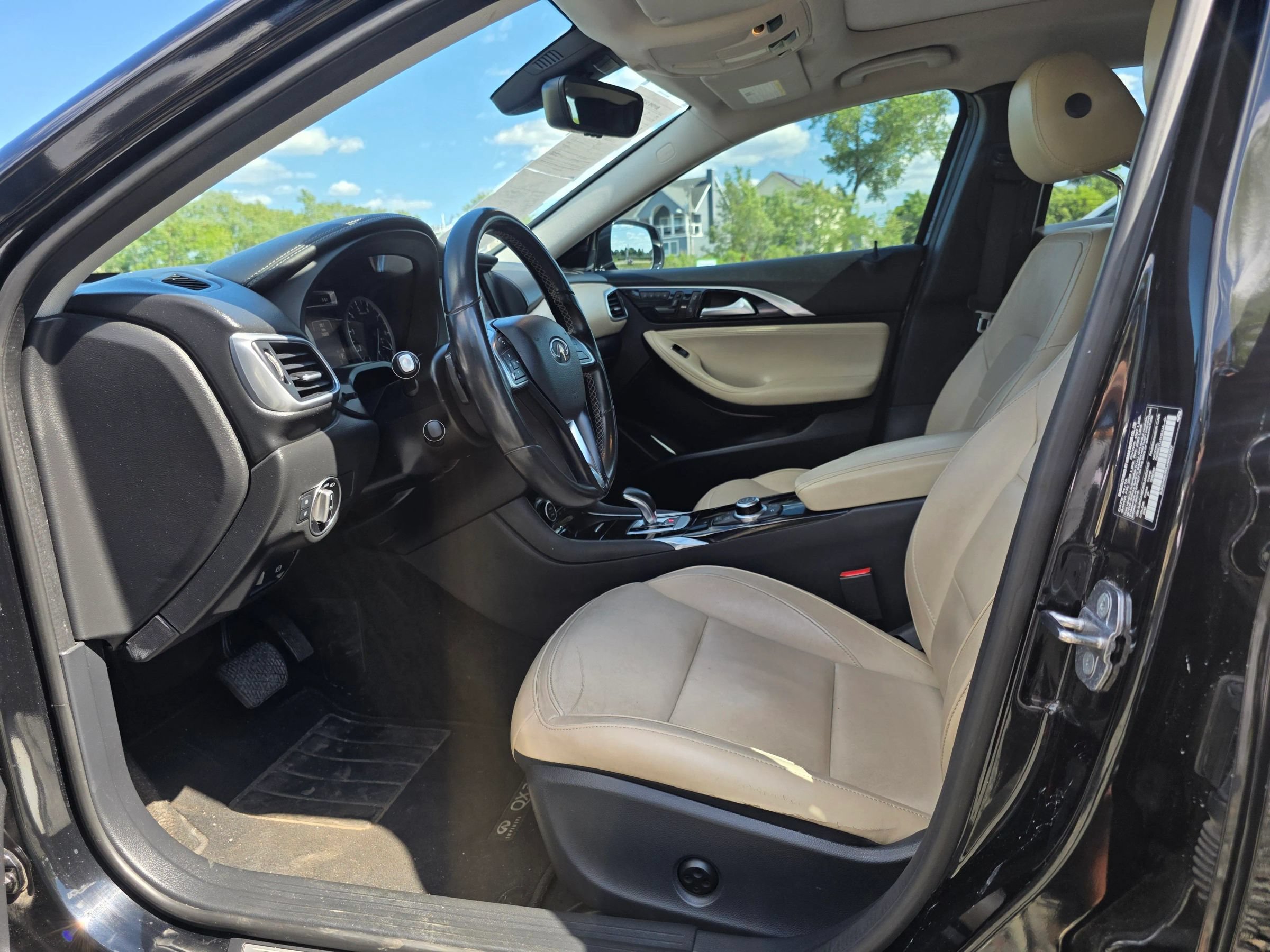 Used 2018 INFINITI QX30 AWD image 9