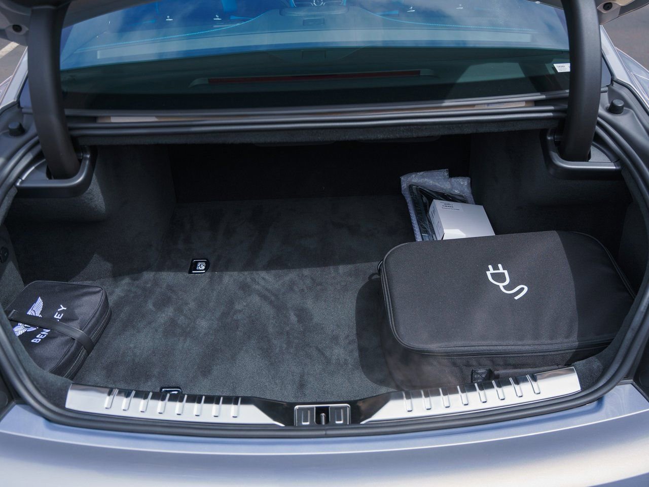 Used 2025 Bentley Flying Spur Plug-In Hybrid image 20