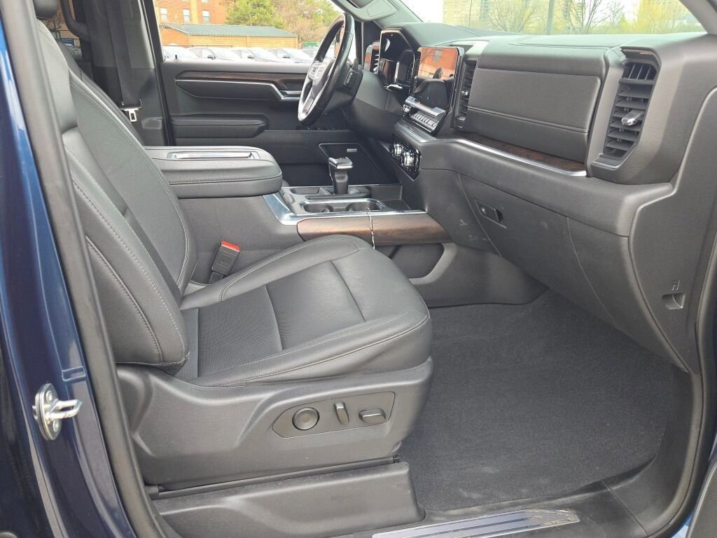 Used 2022 GMC Sierra 1500 SLT w/ SLT Convenience Package AWD/4WD image 7