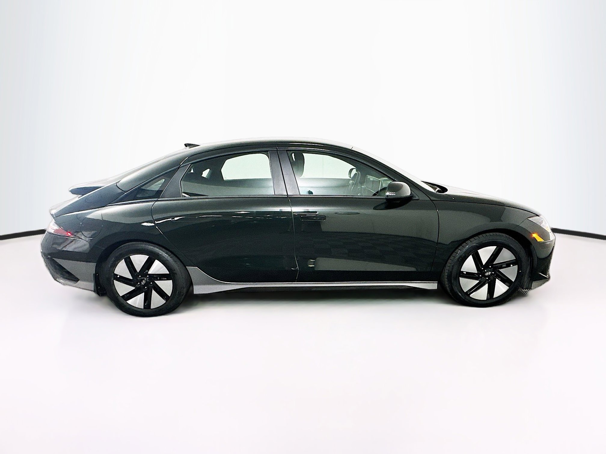 Used 2024 Hyundai Ioniq 6 SE RWD image 10