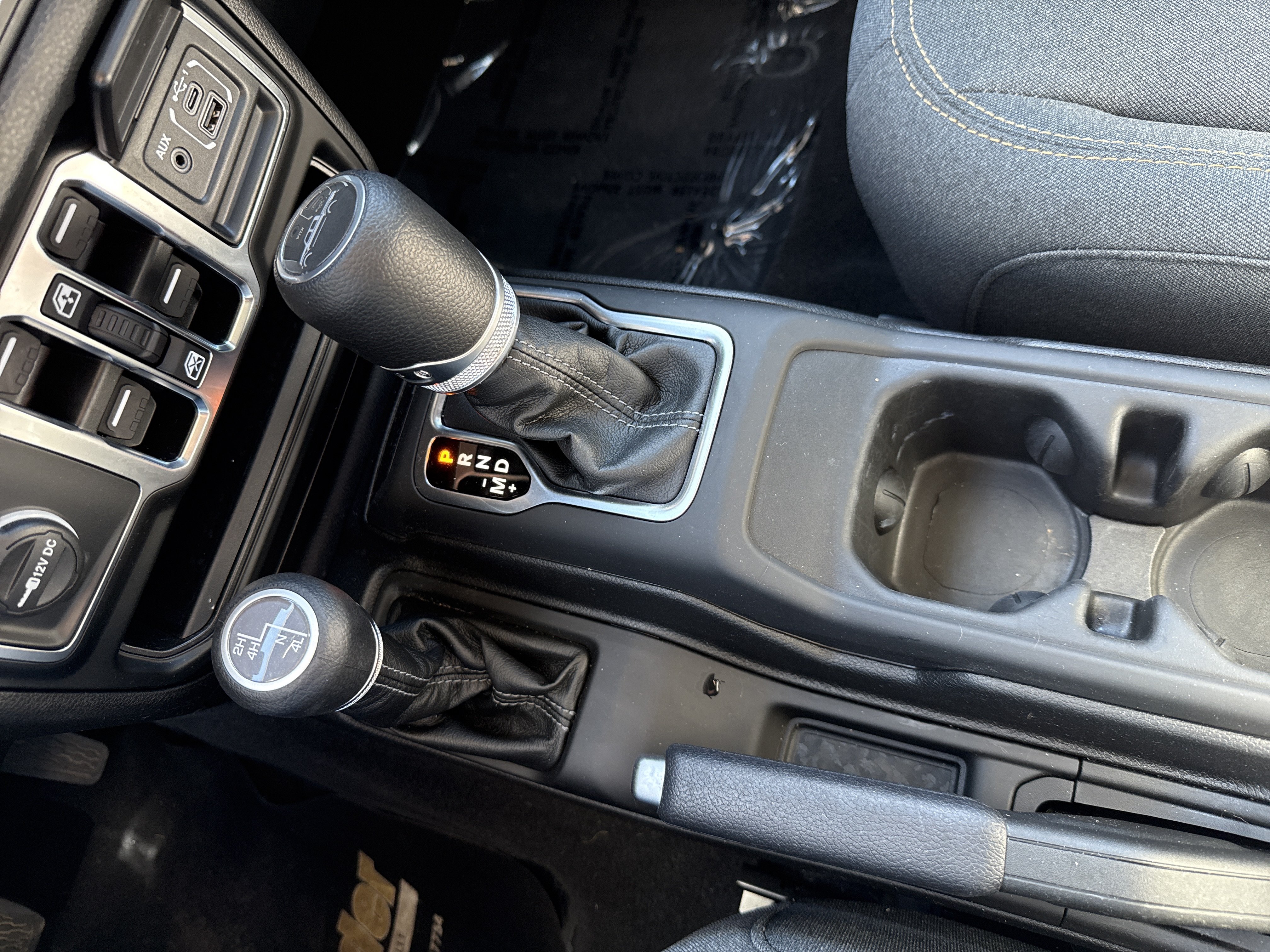 Used 2025 Jeep Gladiator Mojave AWD/4WD image 23