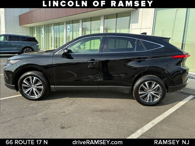Used 2022 Toyota Venza LE AWD/4WD image 2