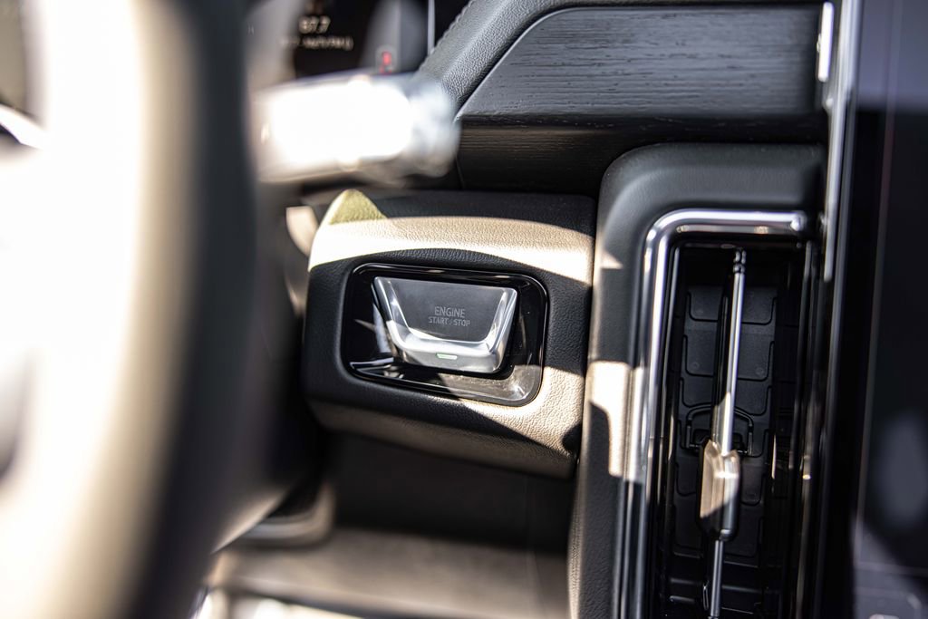 Used 2026 GMC Yukon Denali w/ Sun & Power Step Package image 28