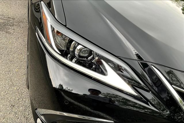 Certified 2024 Lexus ES 250 w/ Premium Package AWD/4WD image 32