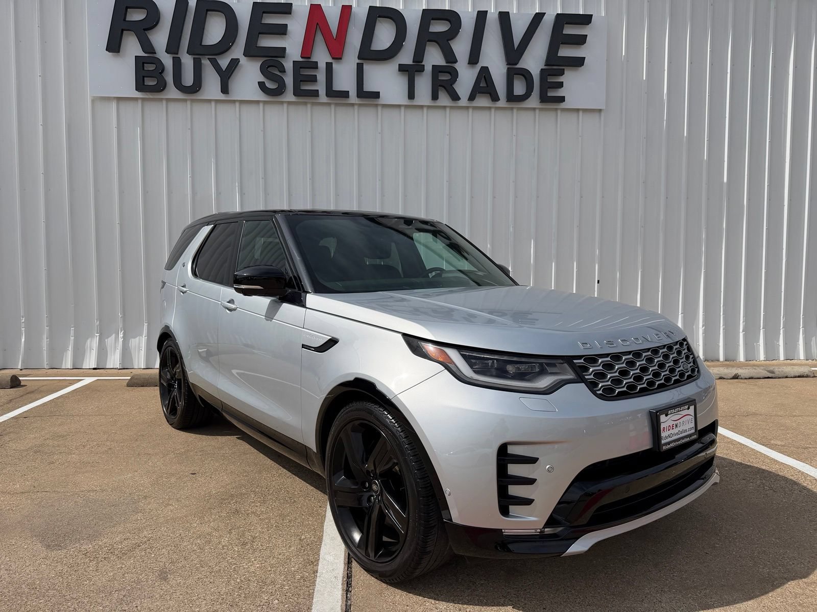 Used 2024 Land Rover Discovery Metropolitan Edition AWD/4WD image 8