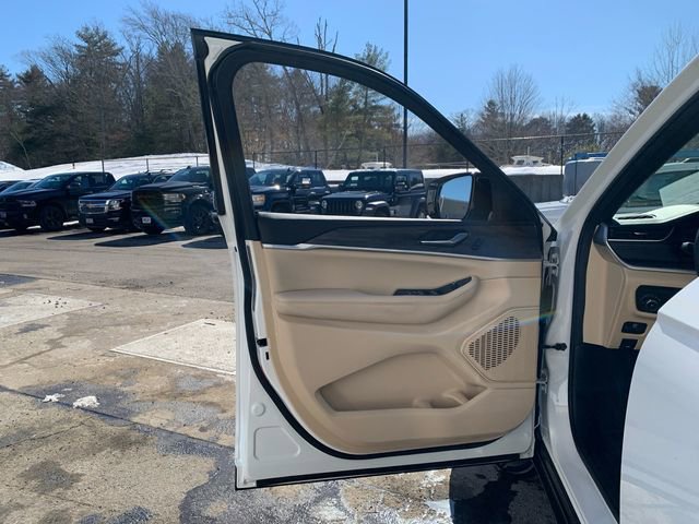 Used 2023 Jeep Grand Cherokee Limited w/ Luxury Tech Group II image 22