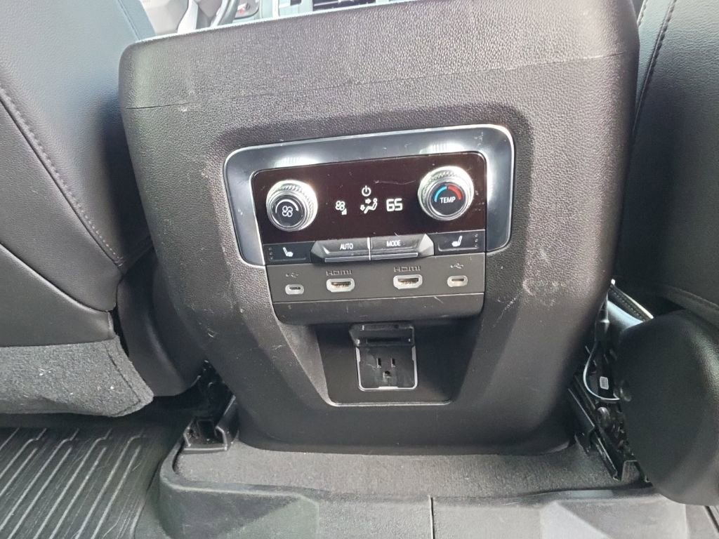 Used 2021 GMC Yukon XL SLT w/ SLT Premium Package image 32