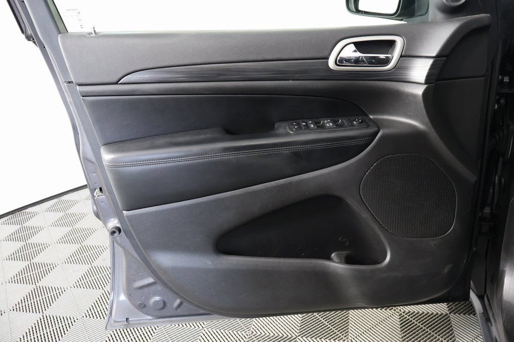 Used 2021 Jeep Grand Cherokee Laredo RWD image 11
