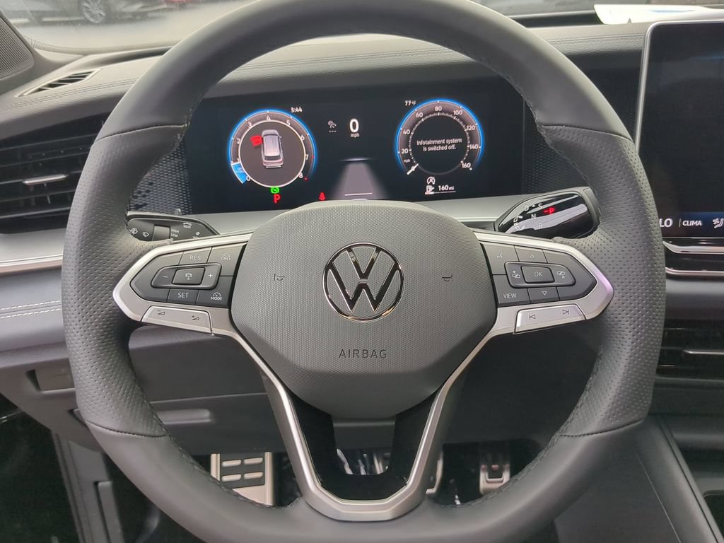 New 2025 Volkswagen Tiguan SE R-Line FWD image 30