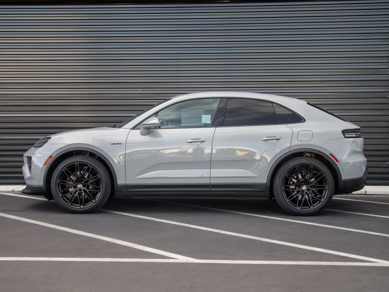 New 2026 Porsche Macan 4 Electric AWD/4WD image 2