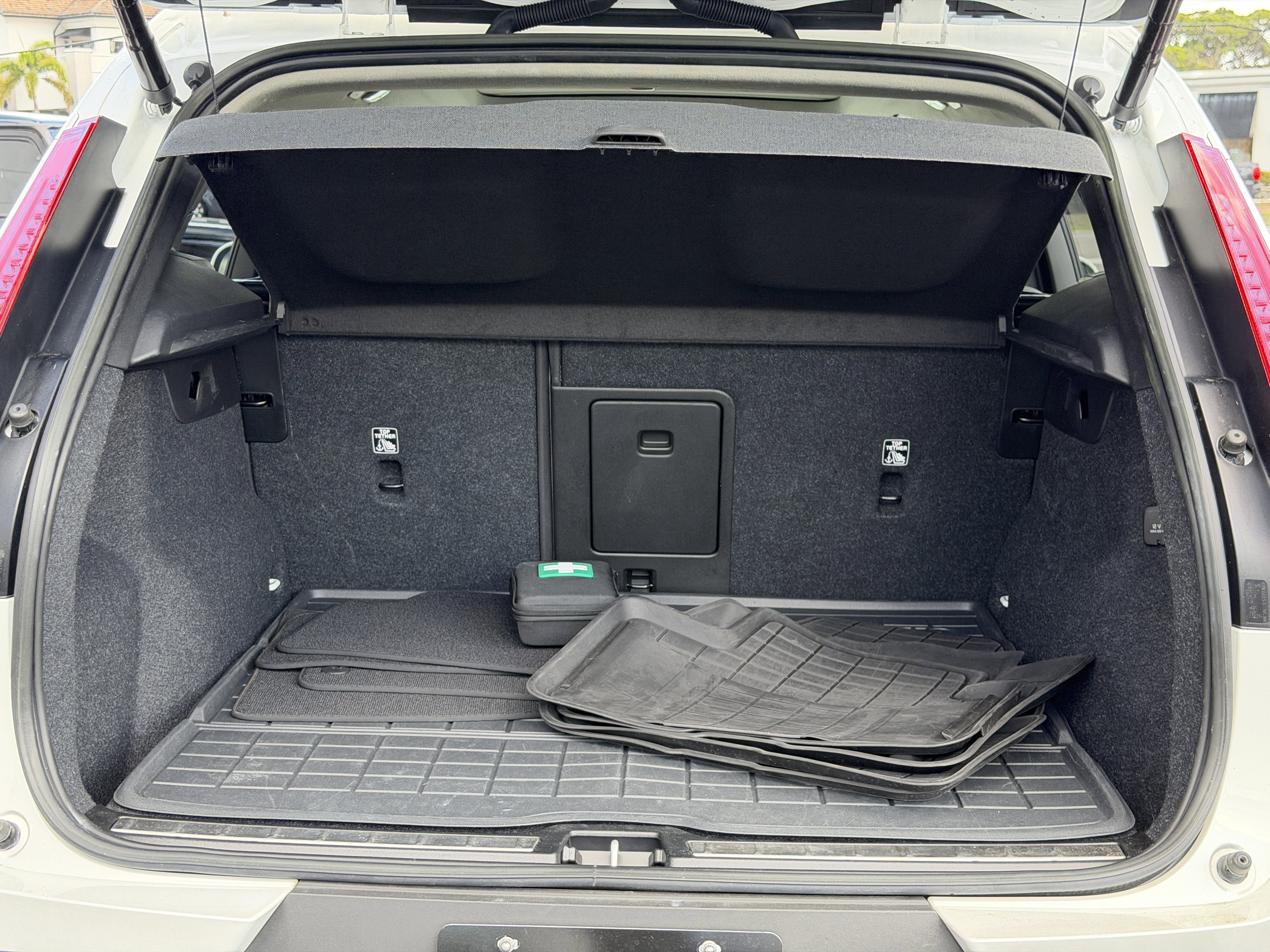 Certified 2023 Volvo XC40 B5 Plus w/ Protection Package Premier image 9