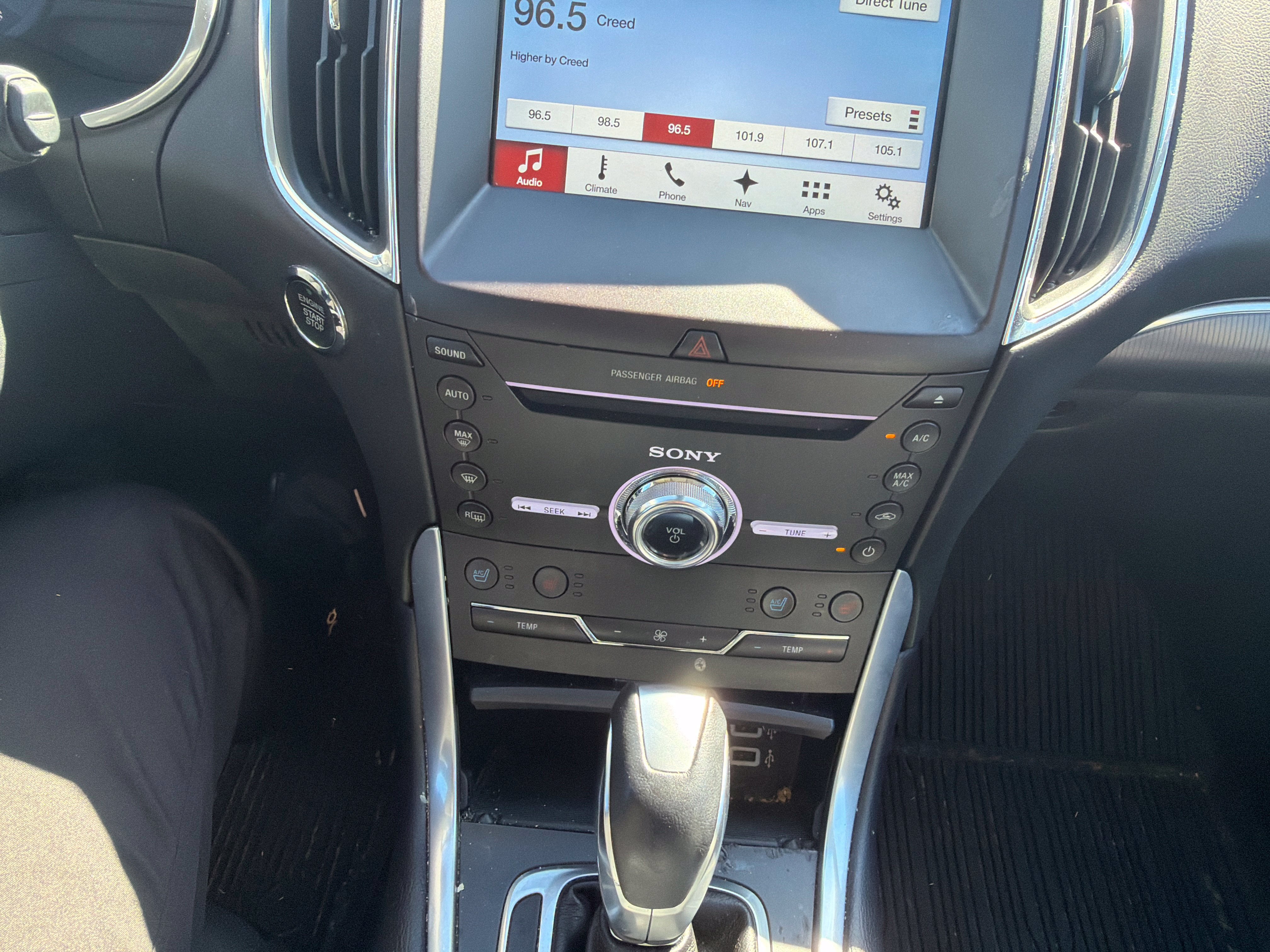 Used 2018 Ford Edge Titanium w/ Equipment Group 301A AWD/4WD image 17