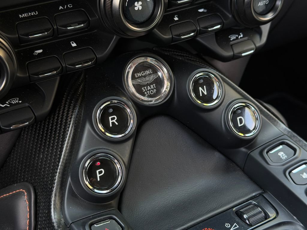 Used 2023 Aston Martin V8 Vantage Roadster RWD image 29