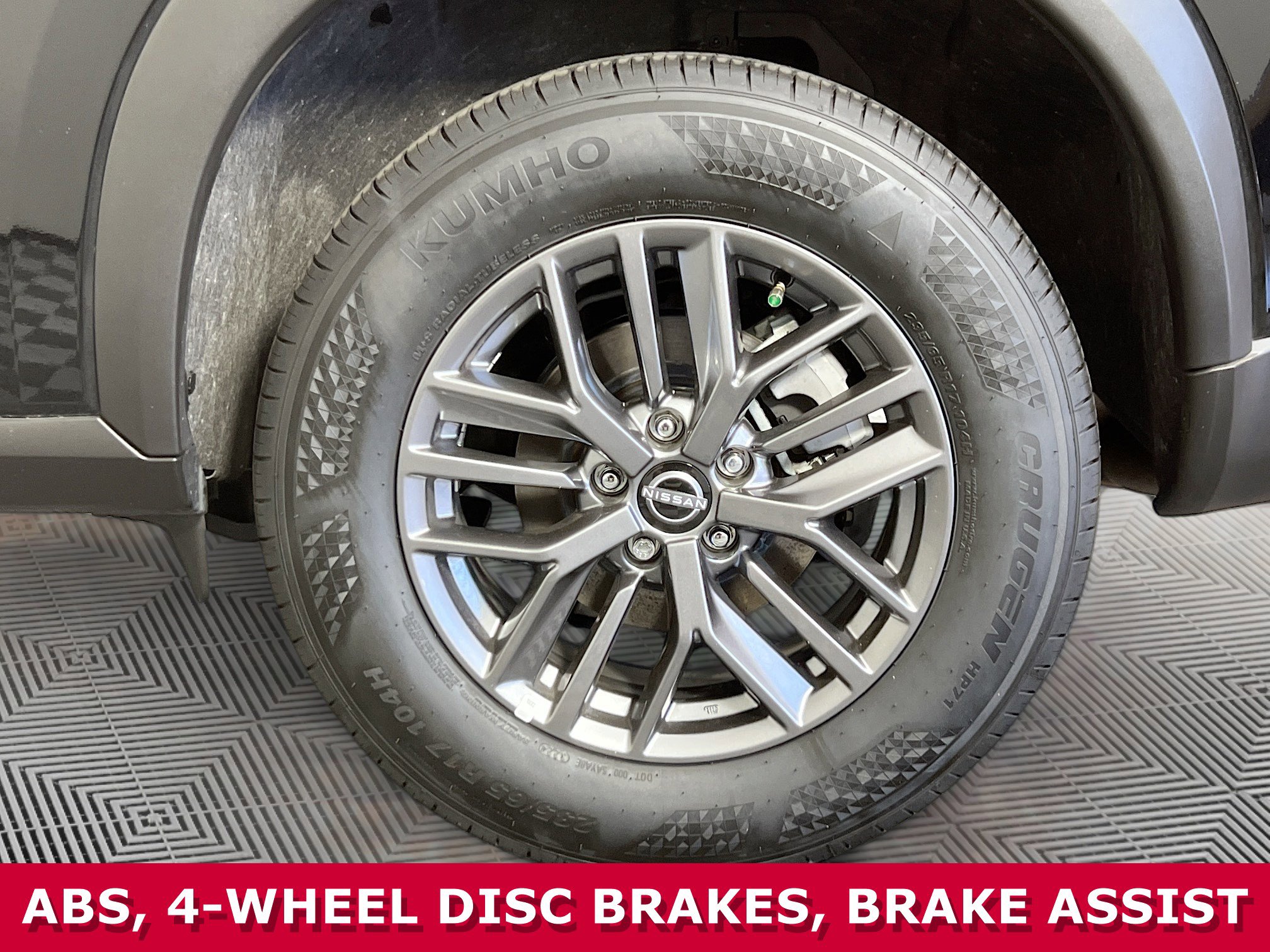 Used 2025 Nissan Rogue S image 32