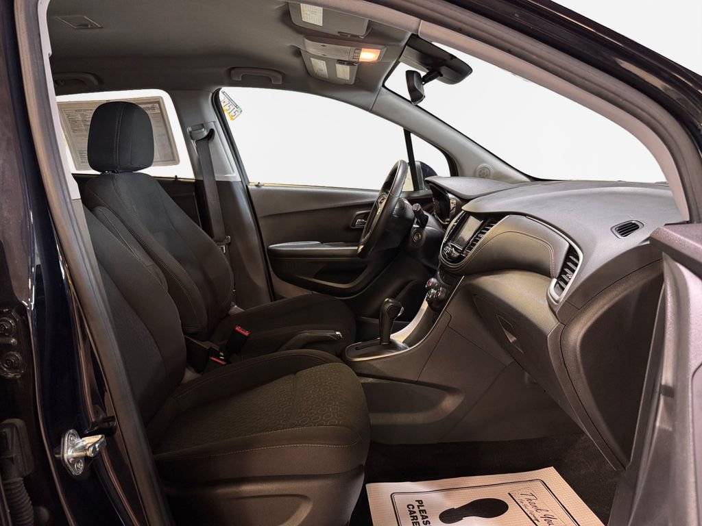 Used 2021 Chevrolet Trax LS w/ Tint and Cruise Package AWD/4WD image 26