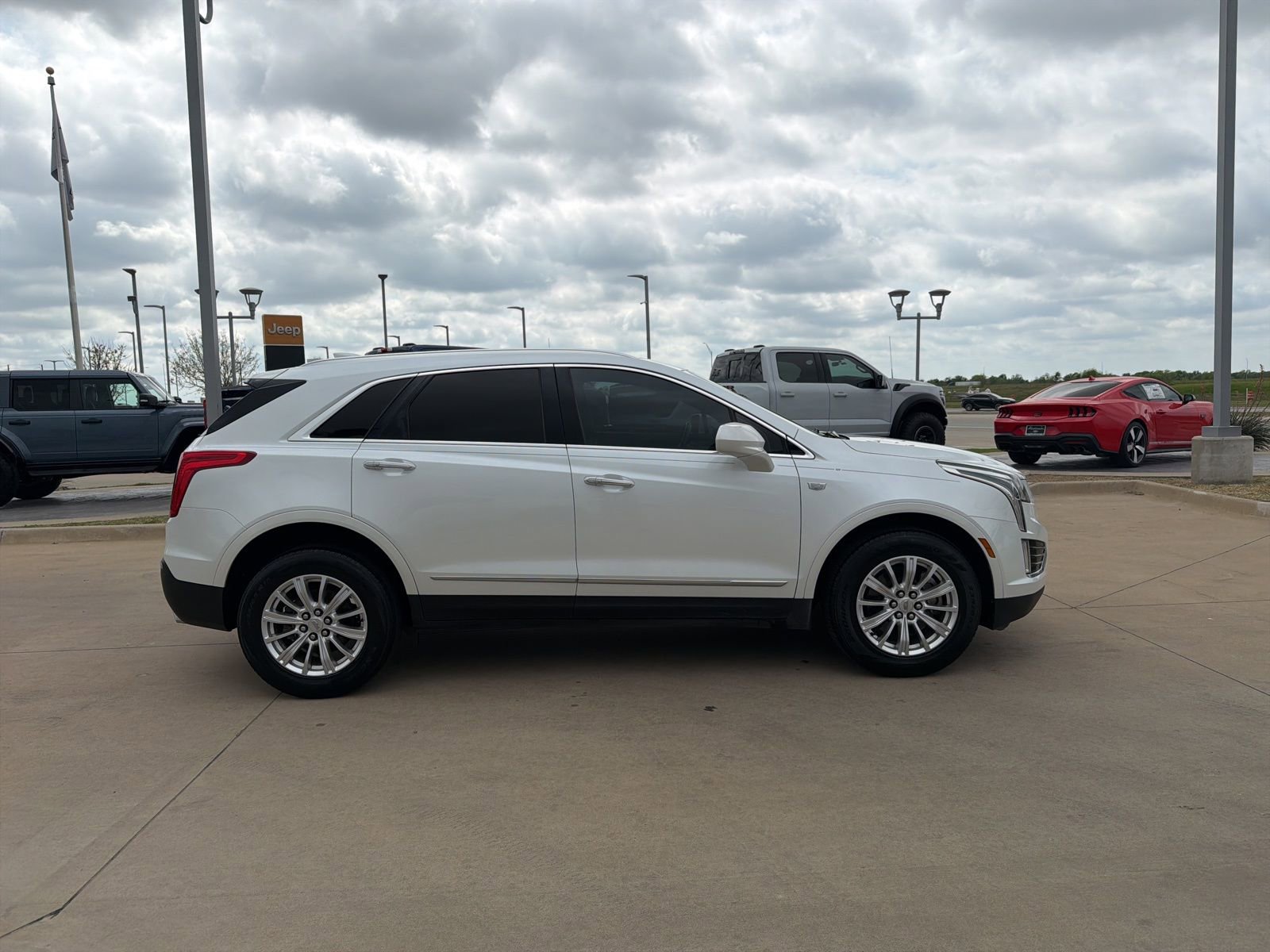 Used 2019 Cadillac XT5 FWD image 8