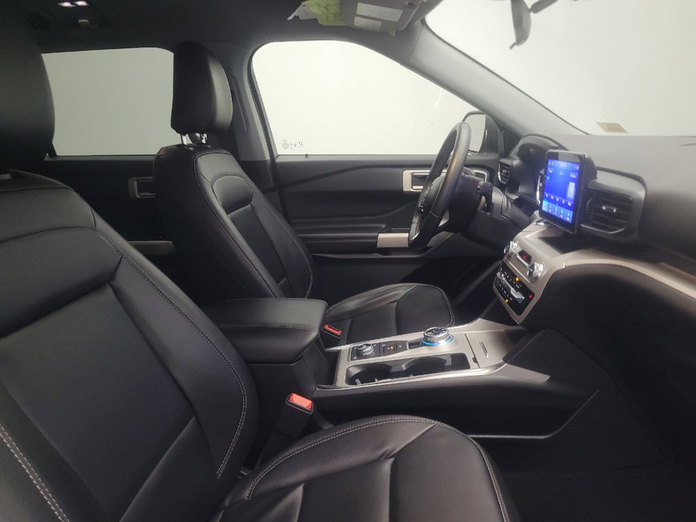 Used 2023 Ford Explorer XLT w/ Equipment Group 202A AWD/4WD image 21