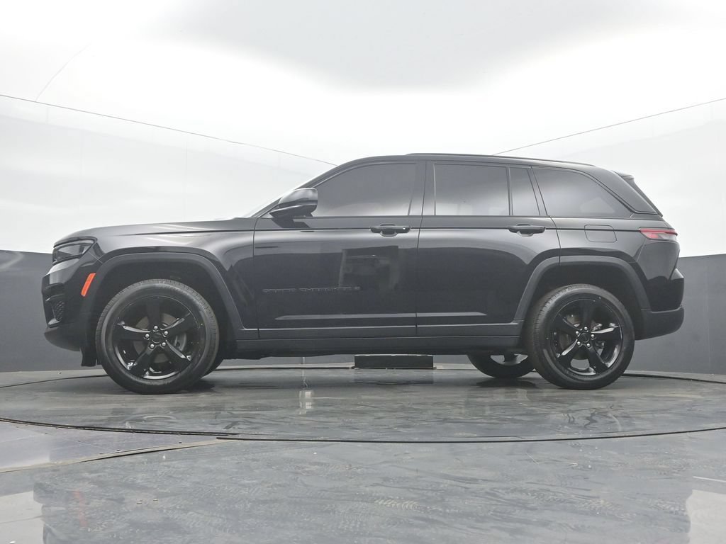 Used 2023 Jeep Grand Cherokee Altitude AWD/4WD image 44