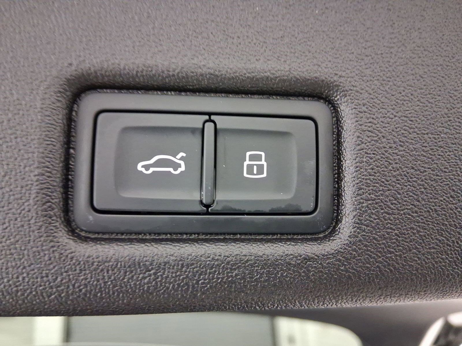 Certified 2025 Audi Q5 Premium w/ Convenience Package image 16