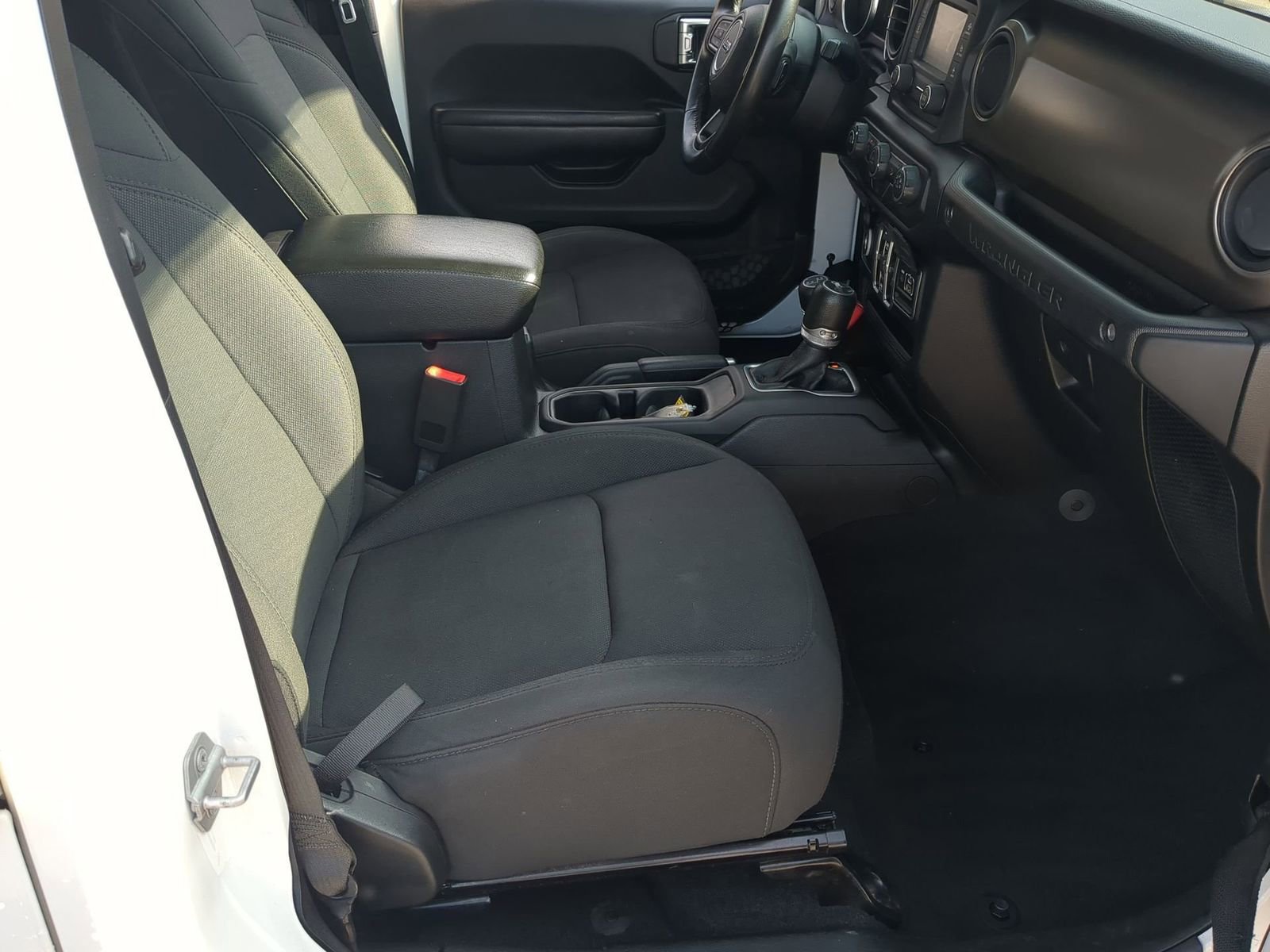 Used 2018 Jeep Wrangler Unlimited Sport S image 25