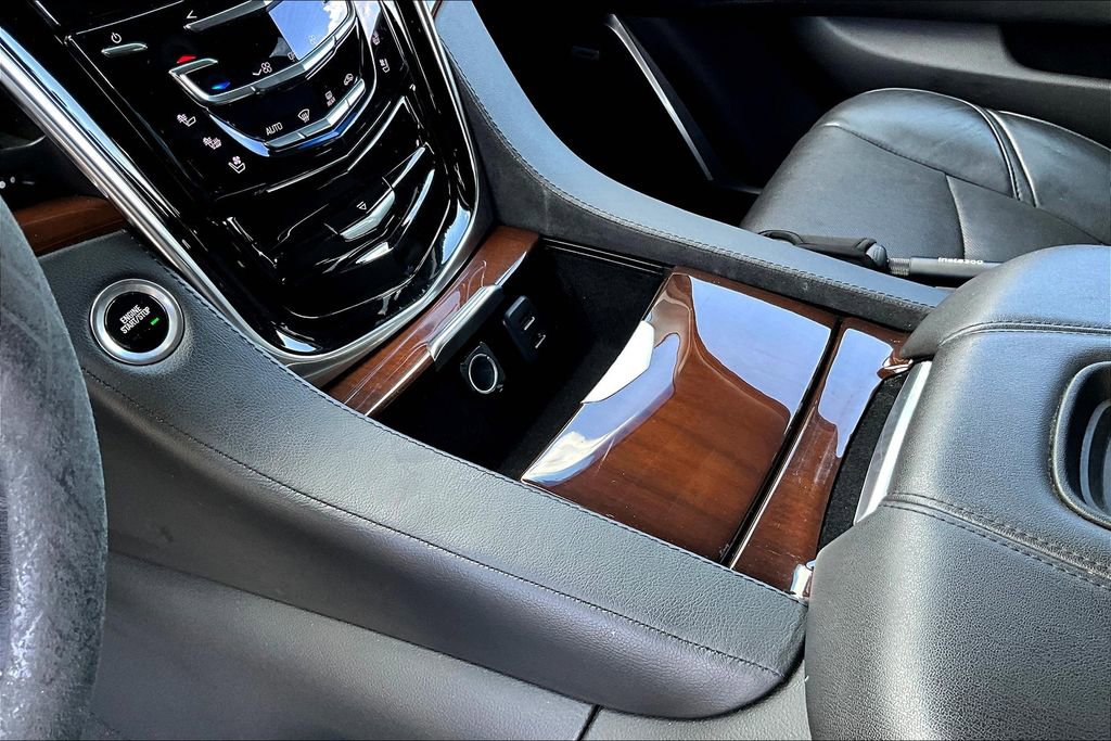 Used 2019 Cadillac Escalade ESV Luxury image 15