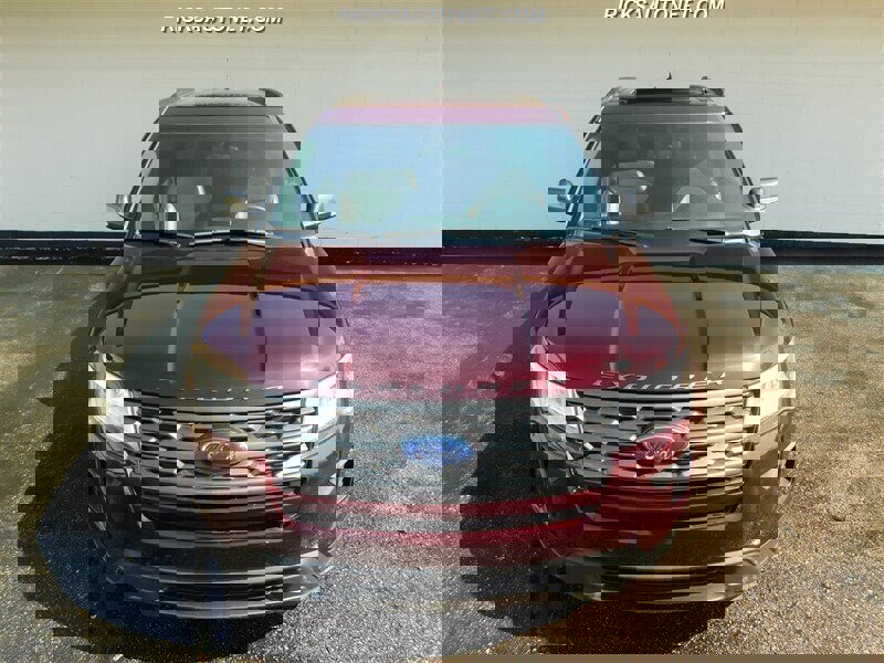 Used 2019 Ford Explorer XLT w/ Equipment Group 202A image 3