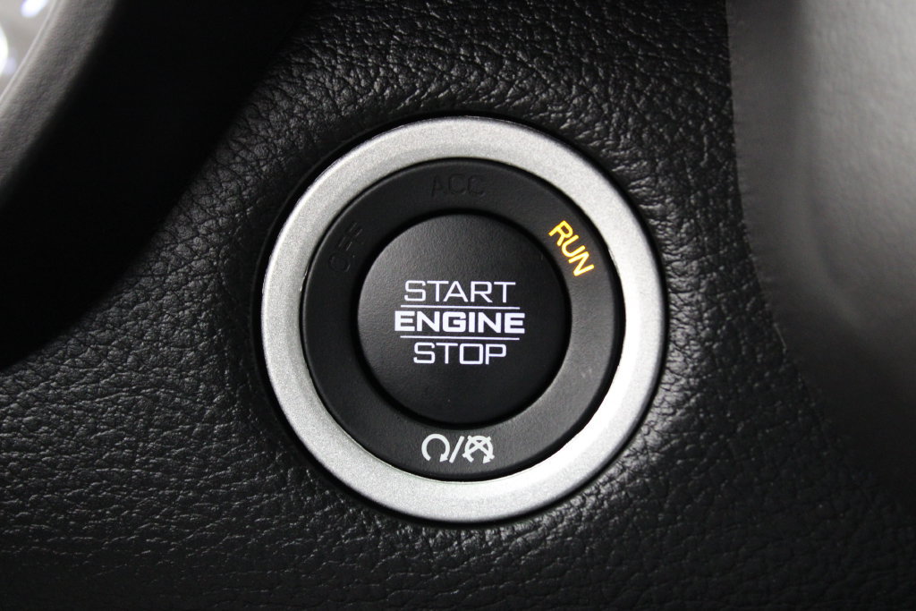Used 2024 RAM 1500 Laramie AWD/4WD image 12