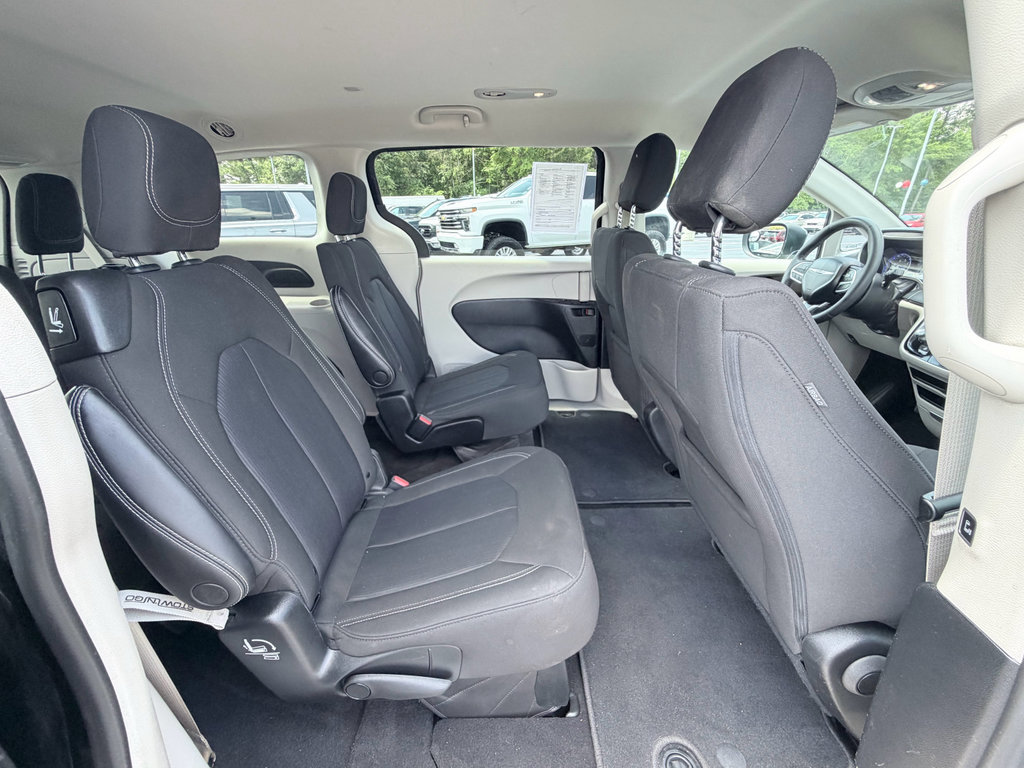 Used 2022 Chrysler Voyager LX FWD image 23