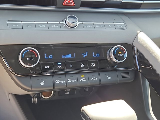 Certified 2025 Hyundai Elantra SEL image 25