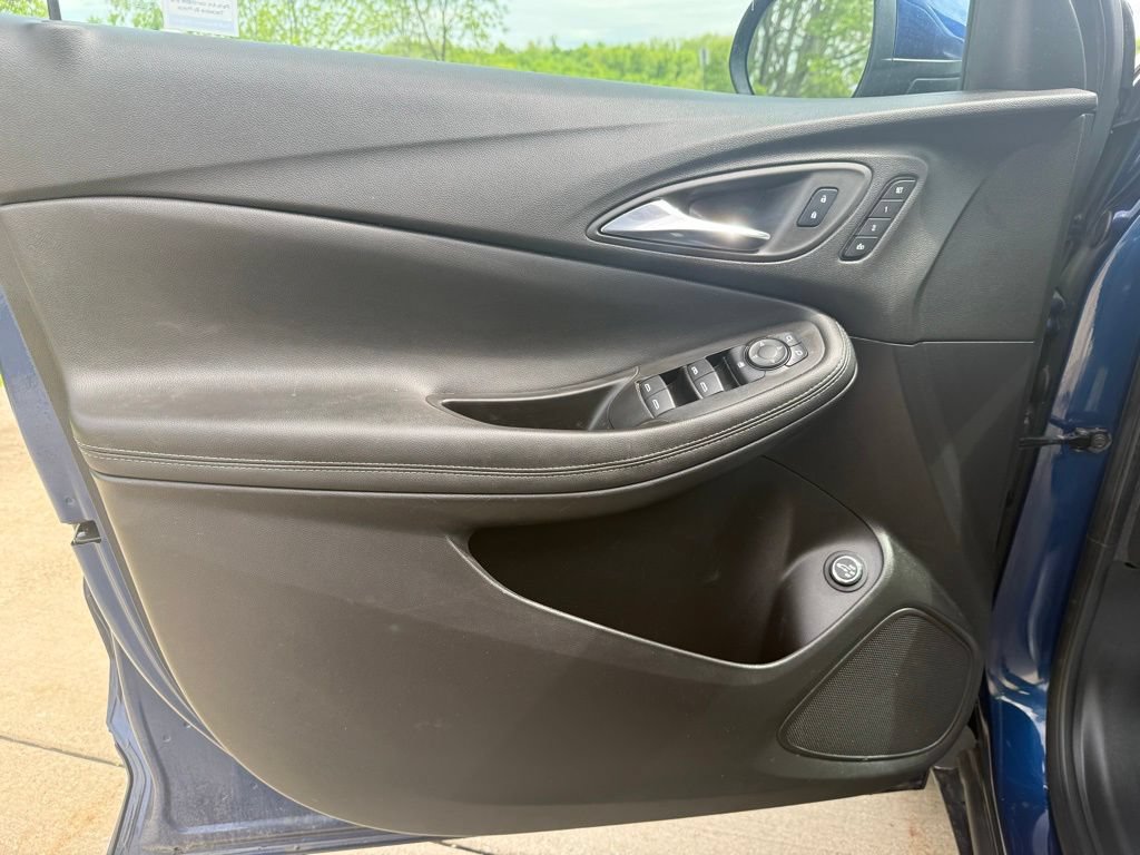 Used 2023 Buick Encore GX Essence FWD image 24