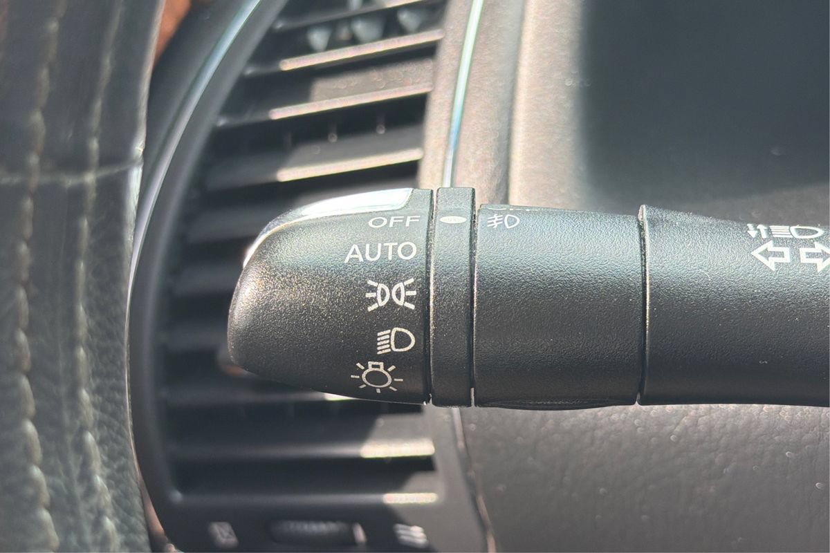 Used 2015 INFINITI QX80 4WD w/ Deluxe Technology Package image 18