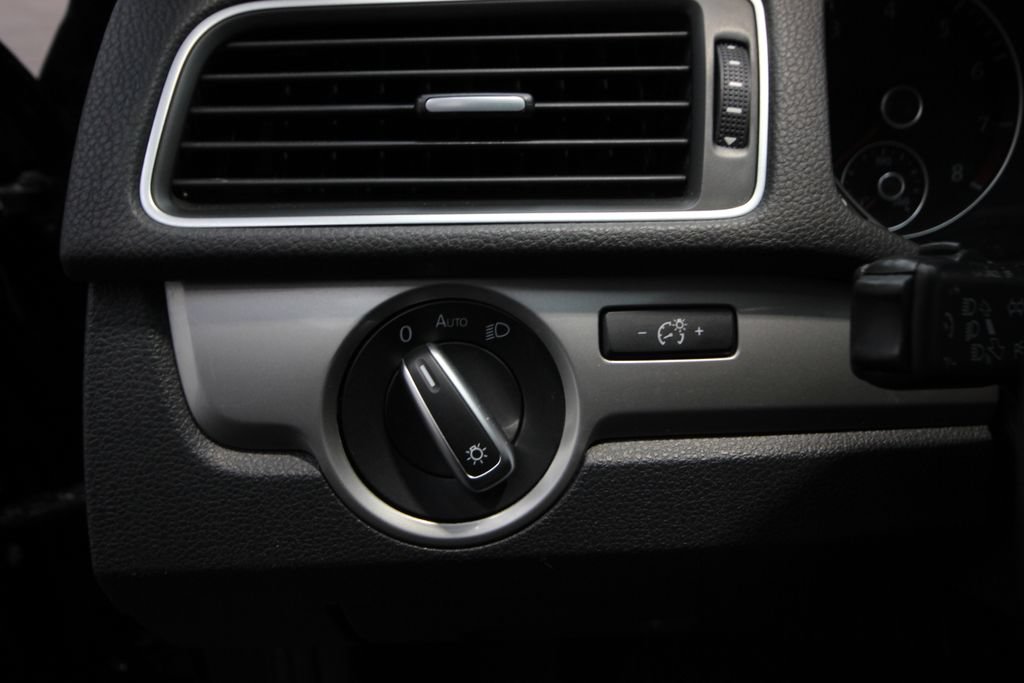 Used 2013 Volkswagen Passat 2.5 S FWD image 16