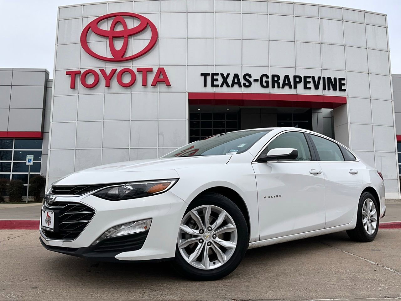 Used 2022 Chevrolet Malibu LT w/ Leather Package image 2