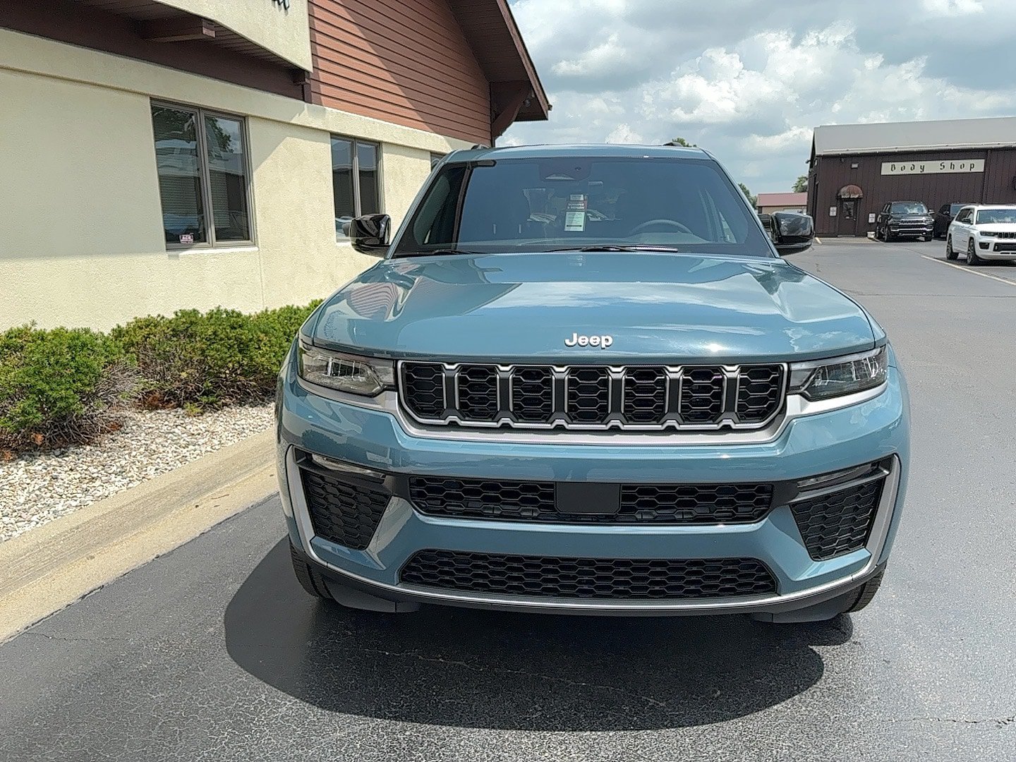 New 2026 Jeep Grand Cherokee Limited AWD/4WD image 3